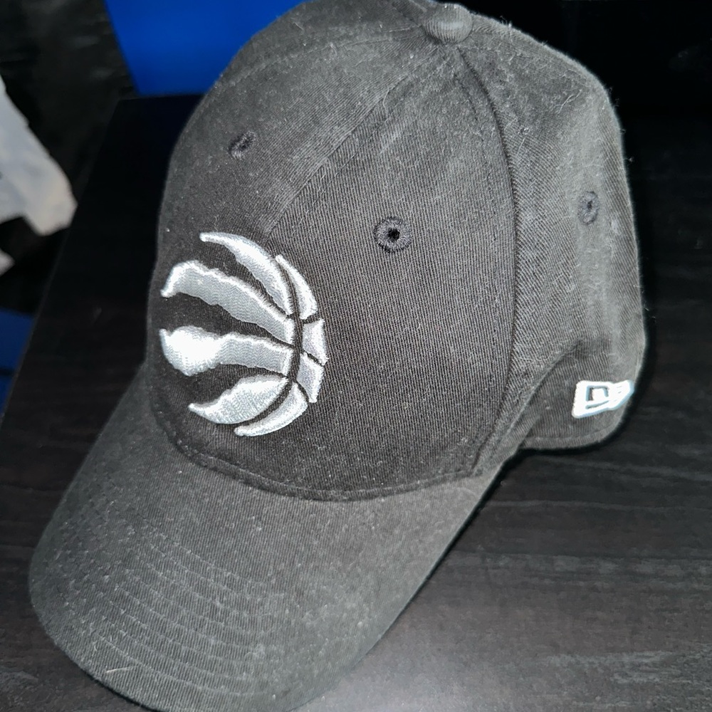 new era | toronto raptors black and silver grey hat NWOT